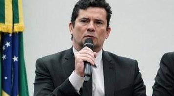 CÂMARA DOS DEPUTADOS:  Moro não responde 'cadê o Queiroz?' porque pergunta 'ofende o governo'
