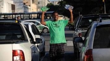 DESIGUALDADE: Negros são 64% dos desempregados, 66% dos domésticos e 67% dos ambulantes