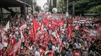 RESISTÊNCIA: Movimentos sociais definem calendário de mobilização contra reformas de Temer