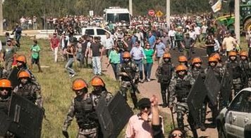 Dilma e Amorim denunciam escalada de milícias extremistas à mídia internacional