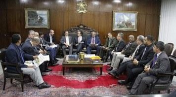 Centrais sindicais entregam 'agenda dos trabalhadores' a líderes do Congresso