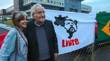 Chomsky sobre entrevista de Lula: compromisso inabalável com o Brasil