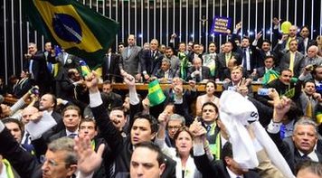 Cientistas políticos criticam argumentos de deputados em votação do impeachment