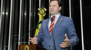 Relator aprova contas de Dilma com ressalvas