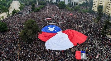 Com vitória em plebiscito, Chile enterra Constituição de Pinochet e inicia novo ciclo democrático