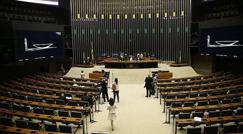 Oposição reage a nomeações de Ramagem e Mendonça com críticas e ação judicial 