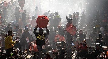 Em meio à pandemia e com alto desemprego, entregadores de aplicativos fazem greve ‘histórica’