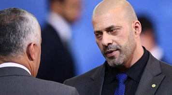 Com indulto a Daniel Silveira, Bolsonaro pode colher mais um pedido de impeachment