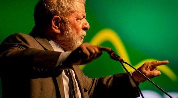 Lula rebate "acusações frívolas" e volta a apontar "perseguição política"