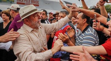 Mais de 400 juristas lançam manifesto ao STJ em defesa da liberdade de Lula