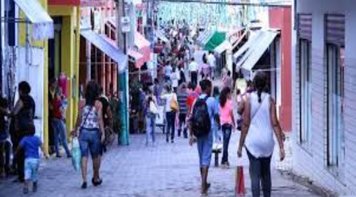 Feriadão depende do patrão. Confira regras da CLT e o que abre e fecha no dia 15