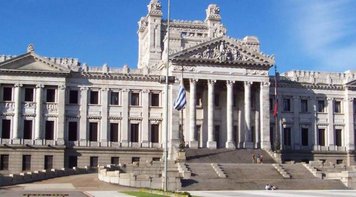 Mercosul condena golpe e parlamentares se retiram