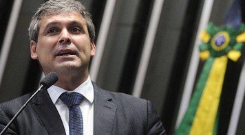 Sem Parente, mudança de política de preços torna-se mais necessária, diz Lindbergh