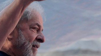 Mídia confirma que Lula é preso político 