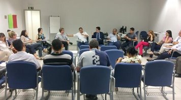 Contra reestruturação na Caixa, Sindicato reúne com bancários no Edifício Sede