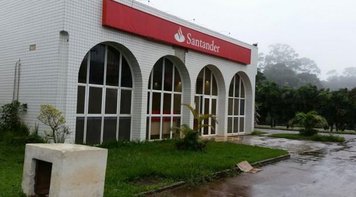 Goteiras põem em risco a segurança de bancários e clientes do Santander na Serra dos Carajás