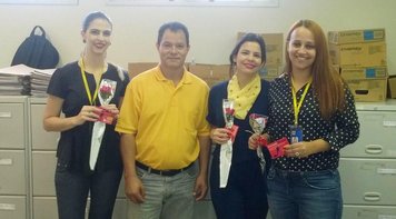 Semana da Mulher com flores/bombons e happy hour no sindicato 