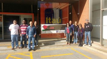 Sindicato paralisa agência do Itaú em Campo Grande-MS