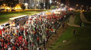 A noite em que 20 mil gritaram #NãoVaiTerGolpe em Brasília