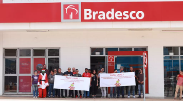 Sindicato percorre agências do Bradesco em Ceilândia, Taguatinga e SIA para protestar contra demissões às vésperas do Natal
