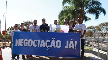 Sindicato realiza dia de luta para protestar contra intransigência do BRB na mesa de negociação