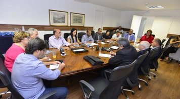 Implantadas as mesas temáticas de terceirização e PLR com a Fenacrefi