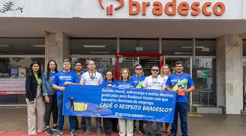 Sindicato realiza protesto na agência do Bradesco da Barão contra demissões e fechamento de unidades