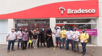 Sindicato fecha agência do Bradesco em protesto contra as demissões no banco