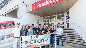 Bancários de Campo Grande protestam contra assédio moral no Bradesco