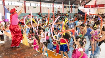 Matinê de Carnaval traz diversão para família bancária