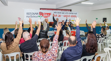 Bancários aprovam paralisação das atividades no dia 28 de abril