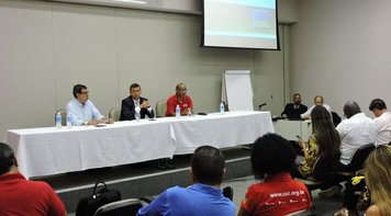 Itaú diz que 2016 será um ano difícil e bancários cobram compromisso do banco com emprego