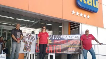 Bancários RO fecham agência do Itaú na semana de luta por uma proposta decente dos bancos