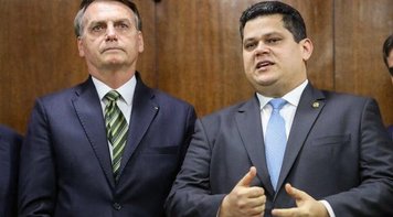 Davi Alcolumbre devolve MP que dava a Weintraub poder para nomear reitores