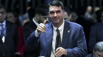 Decisão de ministro do STF deve beneficiar Flávio Bolsonaro no caso das rachadinhas