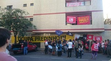 Jornalistas ocupam prédio da JBS em BH que é prova da corrupção que une Aécio e a mídia