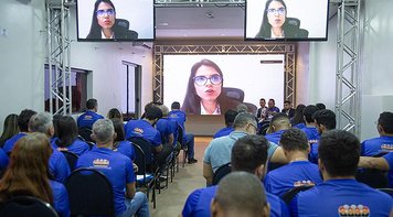 O bancário precisa cuidar da saúde e buscar ajuda, inclusive no Sindicato, afirma Raísa Luna