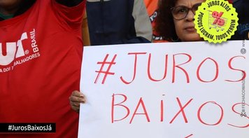 Juro anual do rotativo do cartão sobe e chega a 445,7%