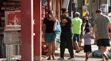 Brasil registra novo recorde de casos de covid-19 e se torna quarto no mundo em mortes