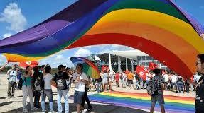 Sob pressão da bancada evangélica, Supremo decide nesta quarta se homofobia é crime