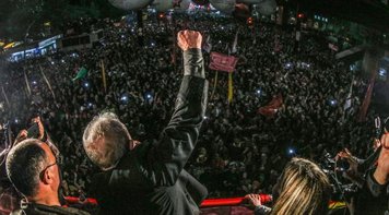 "O tempo que eu tiver vou dedicar a recuperar os direitos dos trabalhadores", diz Lula