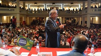 Lula avisa que quem pode tirar o Brasil da crise é o povo trabalhador