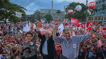 Defesa da soberania e democracia marca ato com Lula e Dilma em Ipatinga