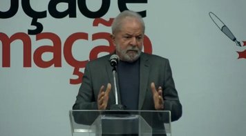 Lula: ‘Corrupção está dentro da casa do Bolsonaro. Por que ficamos pacíficos, quietos?’