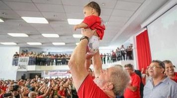 Lula diz que não vai se entregar em Curitiba. Ministro do STJ nega HC contra a prisão