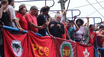 ‘Estou com mais coragem de lutar do que quando saí daqui’, diz Lula em pronunciamento histórico