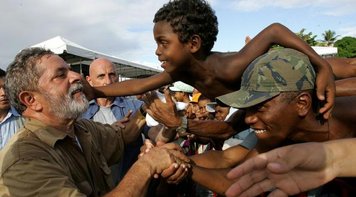 Lula amplia vantagem na disputa presidencial, aponta pesquisa CUT/Vox