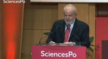 Lula em Paris: Brasil trocou soberania por ‘obscurantismo’ e está isolado no mundo