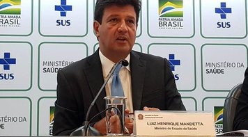Mandetta fica no Ministério da Saúde e avisa: aglomeração tem de parar