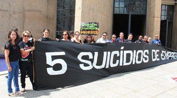 Gestão da Caixa adoece e mata empregados, aponta ato organizado por sindicatos